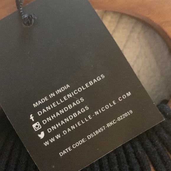 🌺 FREE with any full price purchase. Danielle Nicole Macrame Bag Black - Picture 5 of 9